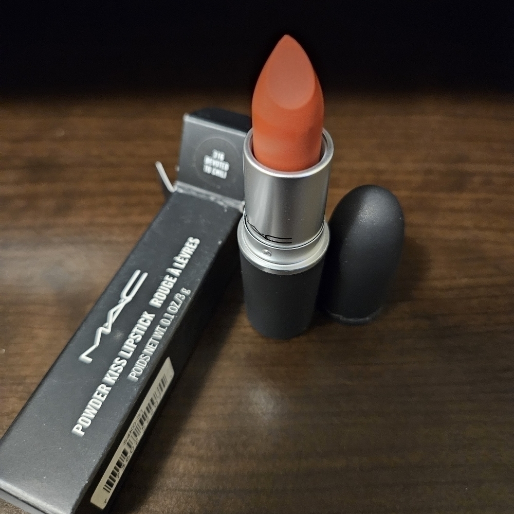 Mac POWDER KISS LIPSTICK in Devoted to Chili 316 (NIB) - Picture 1 of 4